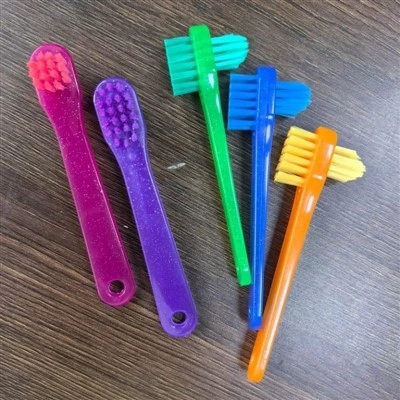 Raspall de neteja de dents falses